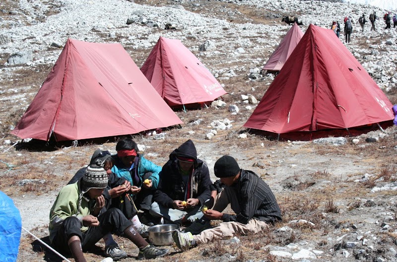 Base Camp Island Peak - Base Camp Island Peak WW2H+W92, Khumjung 56000, Nepal