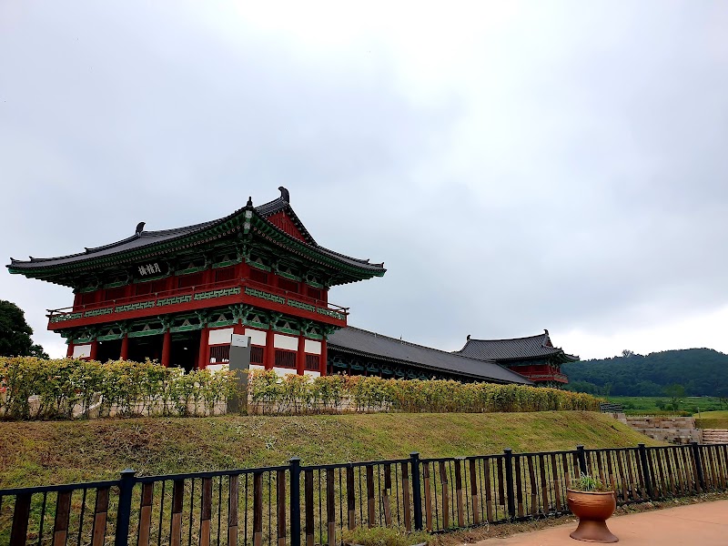 Donggung Palace & Wolji Pond - Donggung Palace & Wolji Pond 102 Wonhwa-ro, Gyeongju, Gyeongsangbuk-do, South Korea