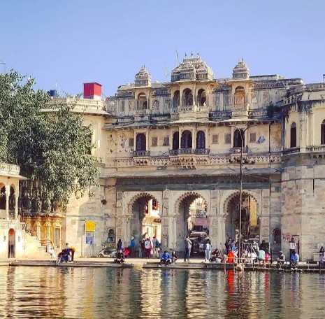 Gangaur Ghat - Gangaur Ghat 4, opp. Jethiyo ka Akhada, Outside Chandpole, Pichola, Udaipur, Rajasthan 313004, India