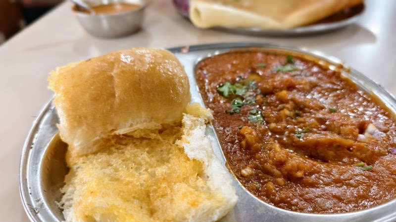 Ratna Veg. Restaurant (Since 1972) - Ratna Veg. Restaurant (Since 1972) Swami Vivekanand Rd, Kakaji Nagar, Jawahar Nagar, Goregaon West, Mumbai, Maharashtra 400104, India
