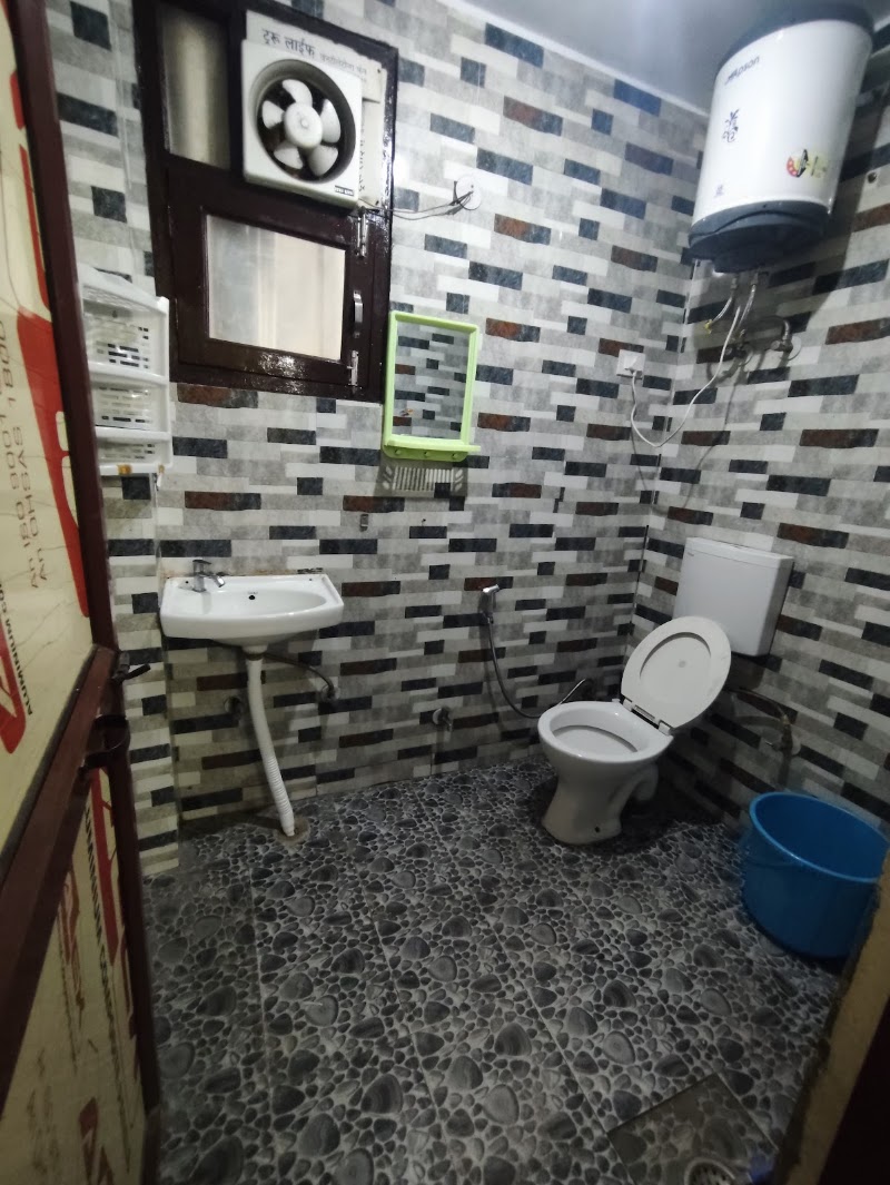 SHRI MARUTI PG - SHRI MARUTI PG Ho, metro station gate, 2, Street No. A96, near Bikaner Sweets, Saidulajab, Saiyad ul Ajaib, Saket, New Delhi, Delhi 110030, India