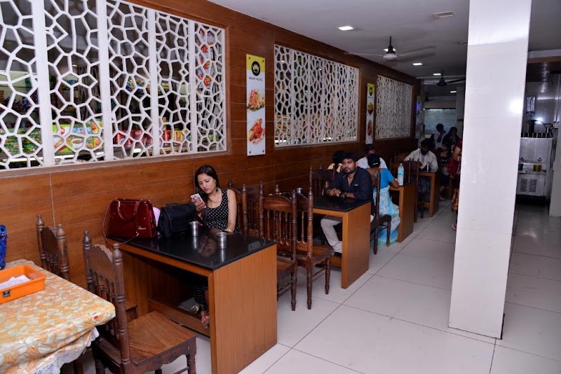 HOTEL MILAN MANOR - HOTEL MILAN MANOR, Aberdeen Bazar, Aberdeen, Sri Vijaya Puram, Andaman and Nicobar Islands 744101, India