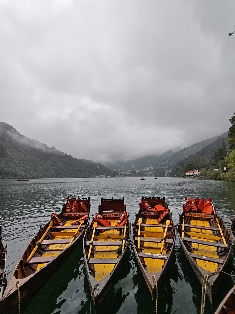 Nainital Lake Boat Point - Nainital Lake Boat Point, 9FR4+97M, Nainital Lake, Tallital, Nainital, Uttarakhand 263001, India
