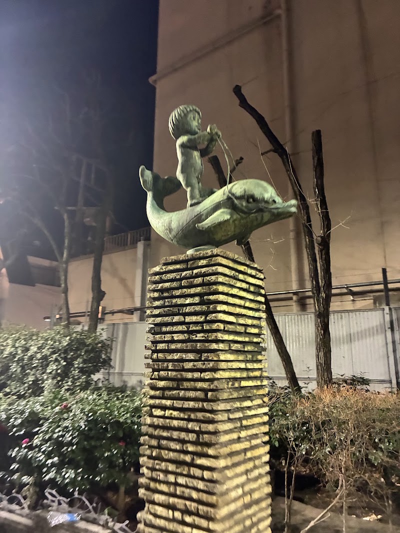 Statues of children riding fish and snail - Statues of children riding fish and snail 1-chōme-2-2-5 Kabukichō, Shinjuku City, Tokyo 160-0021, Japan