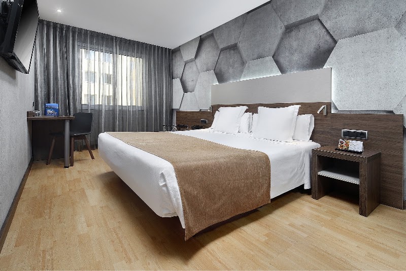 Hotel HCC Montblanc - Hotel HCC Montblanc Via Laietana, 61, Ciutat Vella, 08003 Barcelona, Spain