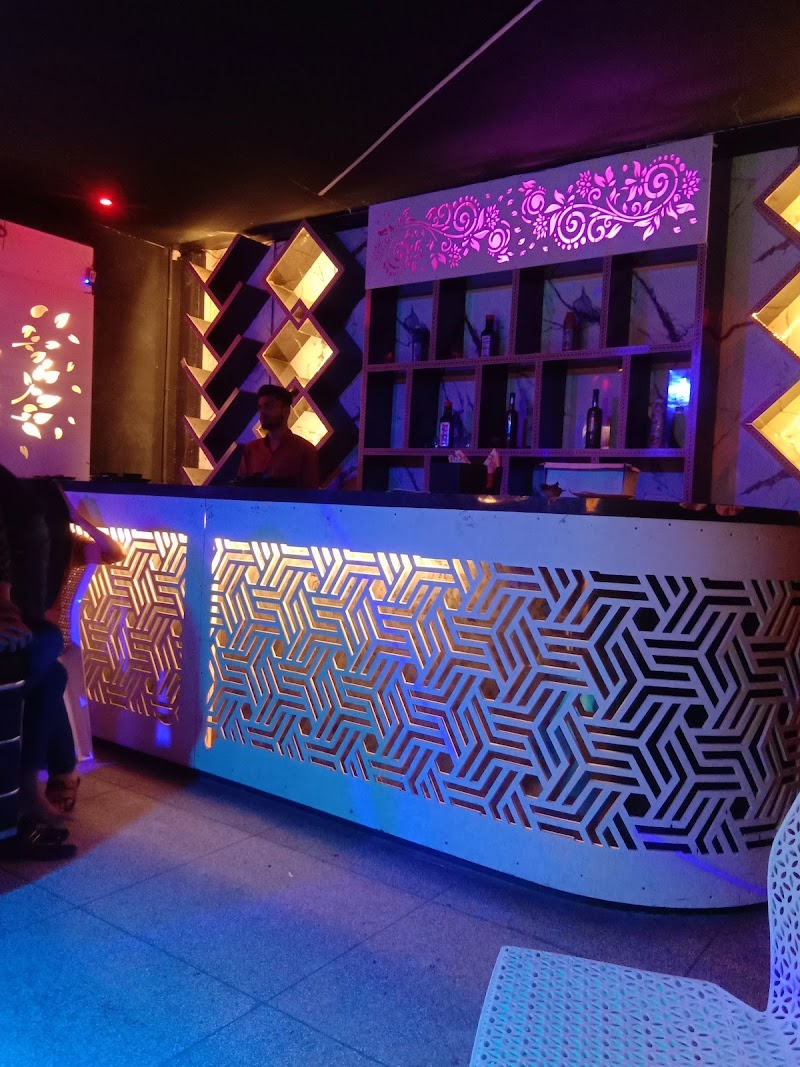 Hype Rooftop Cafe Lounge - Hype Rooftop Cafe Lounge Roof Top, 3rd Floor, Parwati Bhawan, Rawatbhata Rd, Gumanpura, Kota, Rajasthan 324007, India