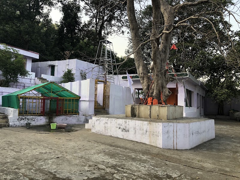 Shree Shidhha Muni Aashram, Dalha Giri - Shree Shidhha Muni Aashram, Dalha Giri, 3CW5+VMQ, Dalhadamami, Chhattisgarh 495552, India