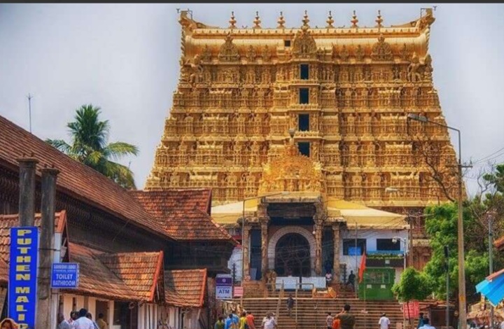 Sree Padmanabhaswamy Temple - Sree Padmanabhaswamy Temple FWMW+4HH, Padmanabhaswamy Temple Rd, Fort, East Fort, Pazhavangadi, Thiruvananthapuram, Kerala 695023, India