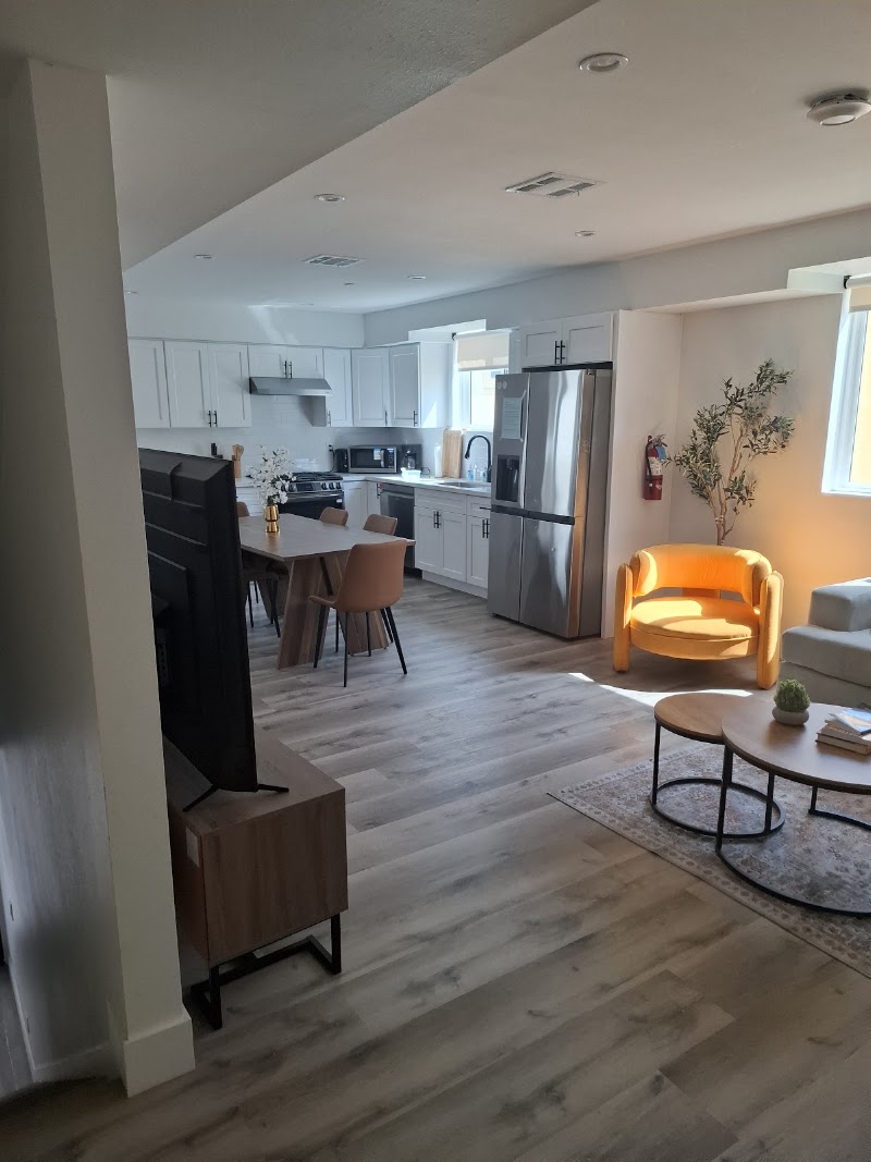 Stylish & Cozy Retreat Near USC & Downtown LA - Stylish & Cozy Retreat Near USC & Downtown LA, 1348 W 35th St, Los Angeles, CA 90007, USA