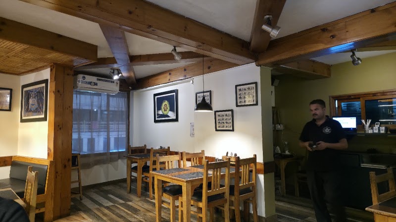 The Corner House Restaurant & Bar - The Corner House Restaurant & Bar Model Town Road, Mall Rd, Model Town, Siyal, Manali, Himachal Pradesh 175131, India