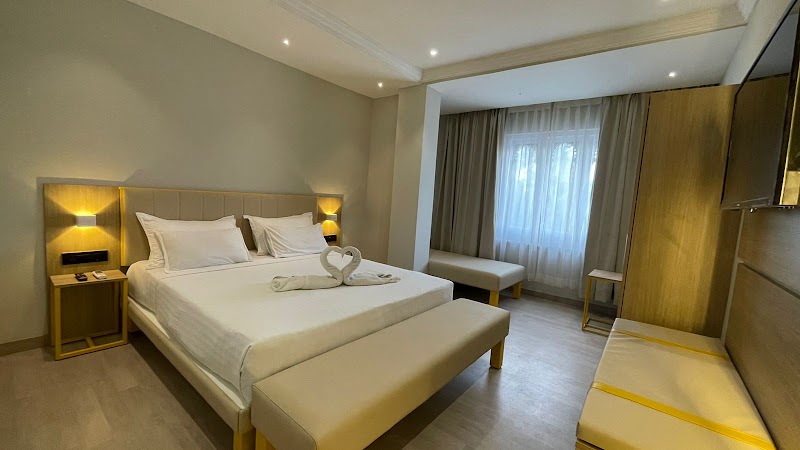 Hotel City Express By Downtown Udaipur - Hotel City Express By Downtown Udaipur, City Station Rd, near Central Bus Stop, Udaipole, Jawahar Nagar, Ganga Gali, Udaipur, Rajasthan 313001, India
