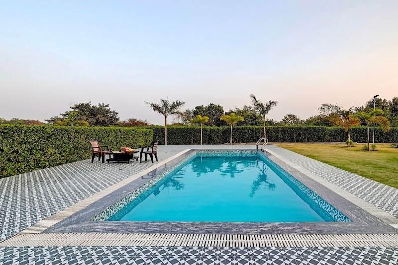 Alaya Stays by ELIVAAS Amaltas Aravali - Alaya Stays by ELIVAAS Amaltas Aravali Farm No C-69, Ansal Aravali Retreat, near PATHWAYS WORLD SCHOOL, Block C, Gurugram, Haryana 122102, India