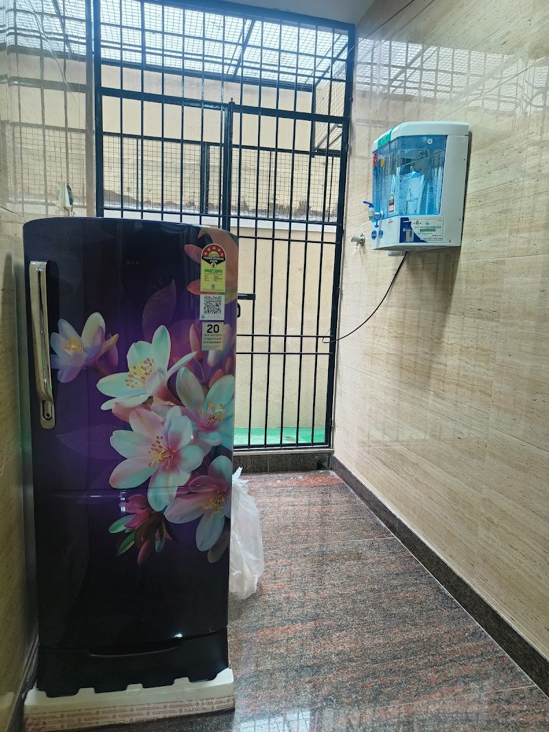 White Rose Comforts Ladies PG - White Rose Comforts Ladies PG 9th Cross Rd, opposite Agadi hospital, Vinayaka Nagar, Chinnayanpalya, Wilson Garden, Bengaluru, Karnataka 560027, India