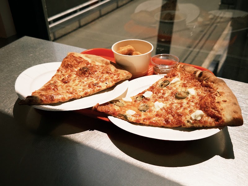 Henry's PIZZA - Henry's PIZZA 4-chōme-2-2 Tanimachi, Chuo Ward, Osaka, 540-0012, Japan