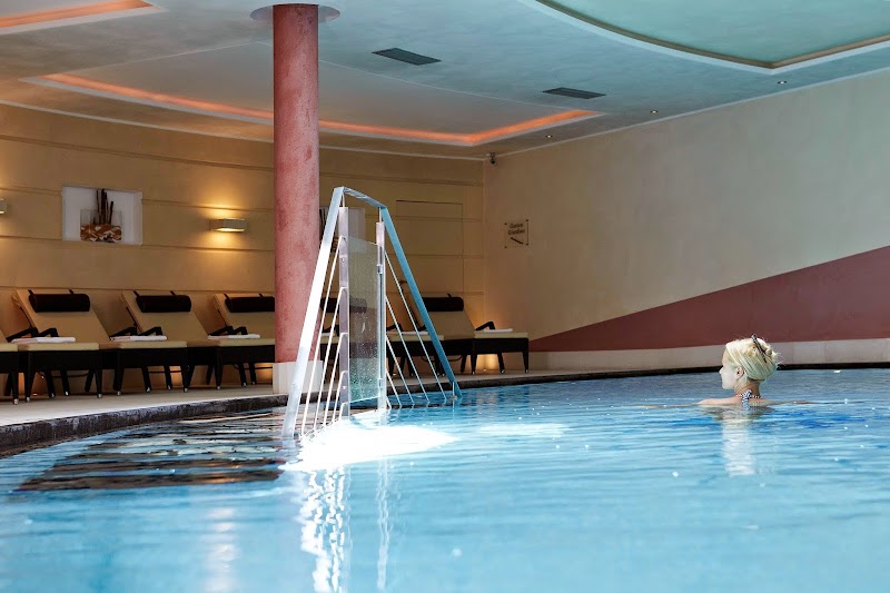 Hotel Carmen Dolomites - Hotel Carmen Dolomites Streda Chemun, 16, 39047 Santa Cristina Valgardena BZ, Italy