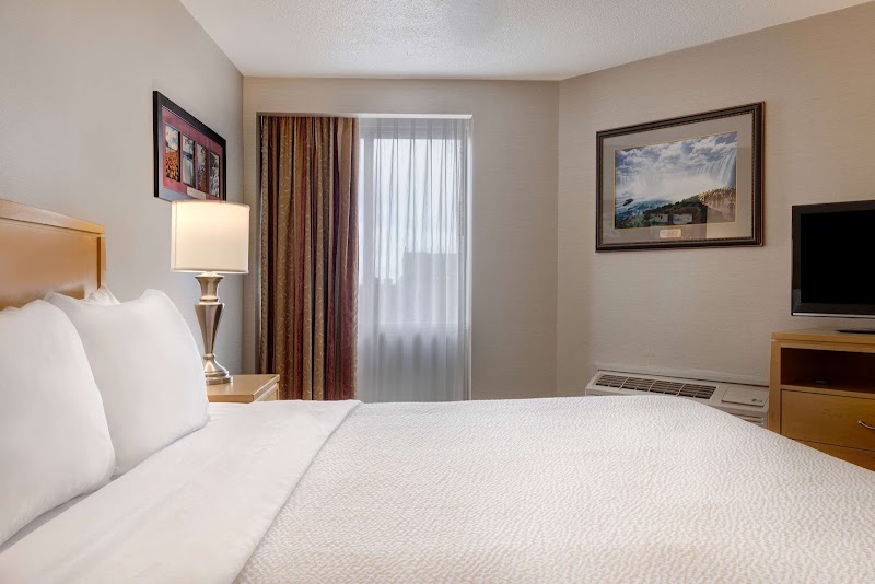 Days Inn by Wyndham Niagara Falls Near The Falls - Days Inn by Wyndham Niagara Falls Near The Falls 5943 Victoria Ave, Niagara Falls, ON L2G 3L8, Canada