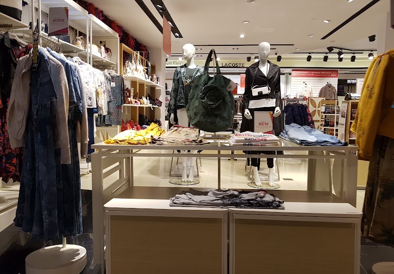 Desigual - Desigual, Josep Tarradellas Barcelona-El Prat Airport, C-32B, 18, 08820 Barcelona, Spain