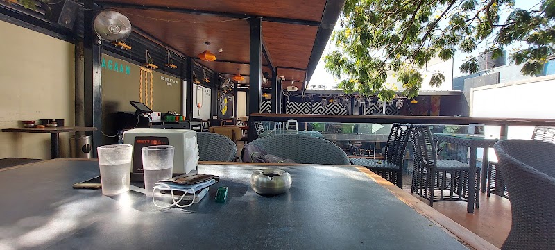 Gilly’s 104 Bar