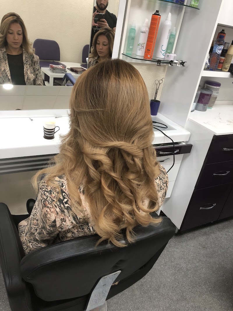 Kapsalon Hairstyling Ozii, Kapper voor Vrouwen en dames - Kapsalon Hairstyling Ozii, Kapper voor Vrouwen en dames, Goudsesingel 93, 3031 EE Rotterdam, Netherlands