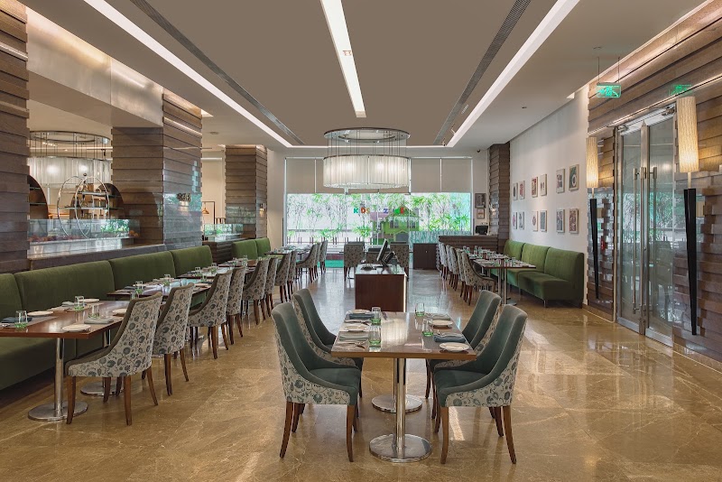 Holiday Inn Cochin, an IHG Hotel - Holiday Inn Cochin, an IHG Hotel, A Junction, 33/1739, National Highway Bypass, Chakkaraparambu, Vennala, Kochi, Keralam 682028, India