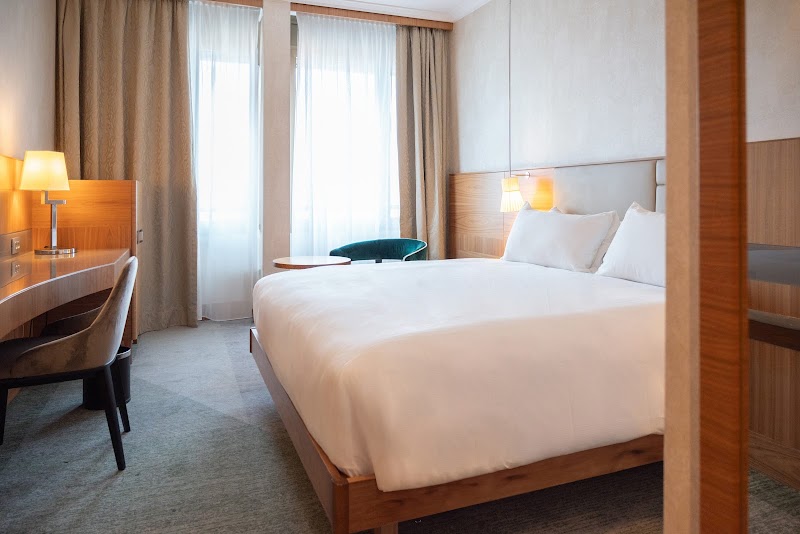 Hilton Milan - Hilton Milan Via Luigi Galvani, 12, 20124 Milano MI, Italy