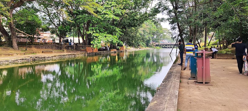 GANGS OF AMSTERDAM (MUPPALAM) - GANGS OF AMSTERDAM (MUPPALAM), Alappuzha Light House, CCSB Rd, Commercial Canal, Civil Station Ward, Alappuzha, Keralam 688012, India