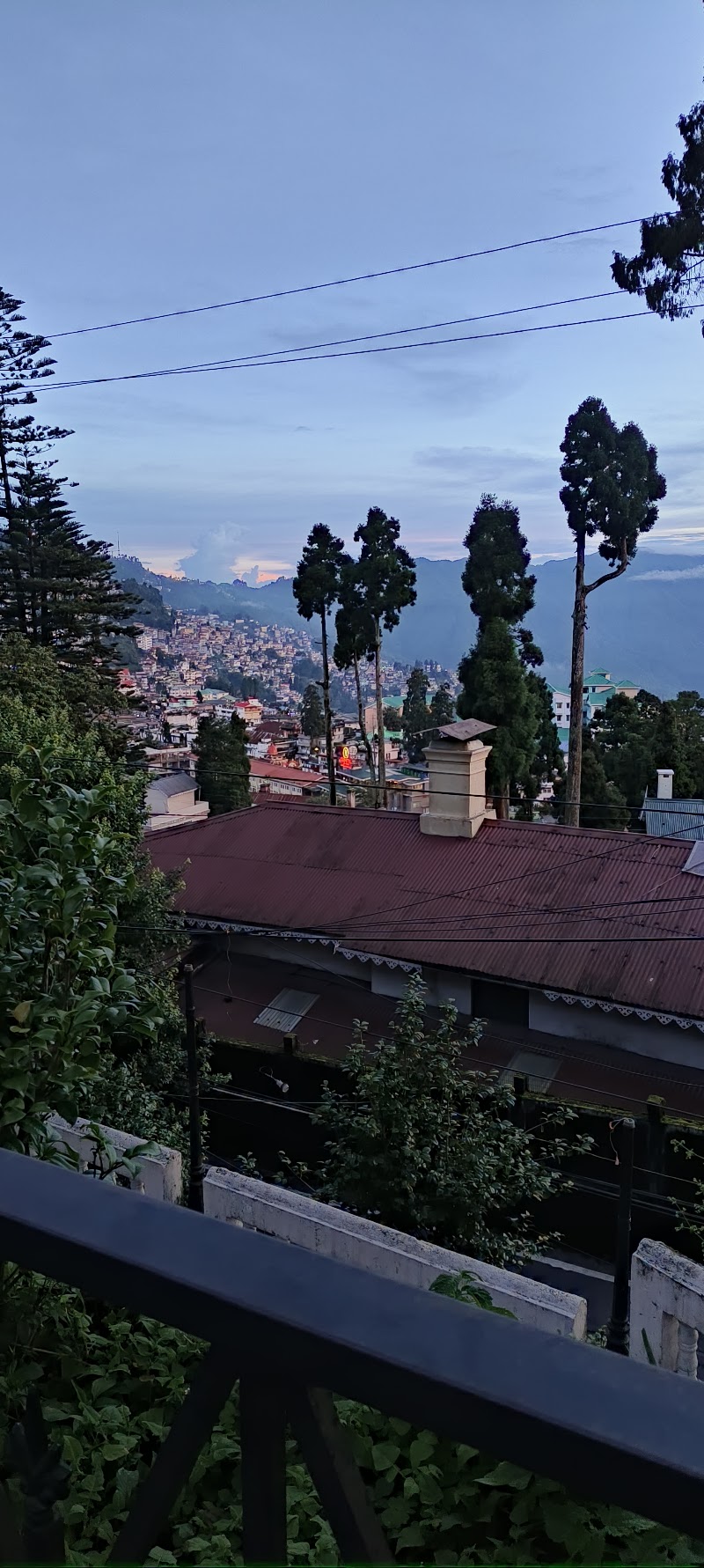 Hotel Himalayan Retreat - Hotel Himalayan Retreat THE MALL, Franklyn Prestage Road, below Bhanu Bhawan, beside DDA AGRICULTURE ADMININSTRATION BUILDING, Chauk Bazaar, Darjeeling, West Bengal 734101, India