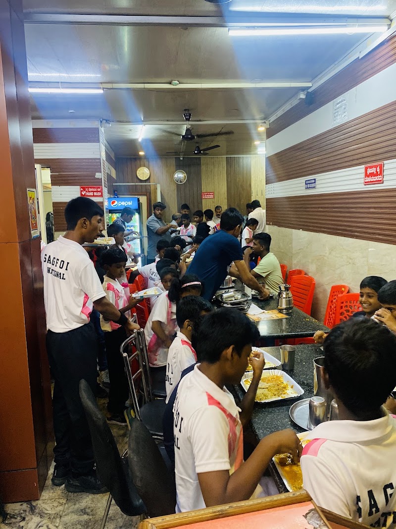 Mahaveer veg restaurant - Mahaveer veg restaurant Five light circle, near ksrtc bus station, Earangere, Mandi Mohalla, Mysuru, Karnataka 570001, India
