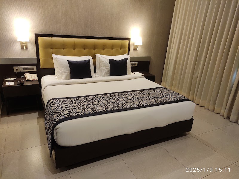 Grand Continent Malleshwaram A Sarovar Portico Affiliate - Grand Continent Malleshwaram A Sarovar Portico Affiliate, No. 18 & 19, 1st Cross, near Mantri square mall, |, Malleshwaram, Bengaluru, Karnataka 560003, India