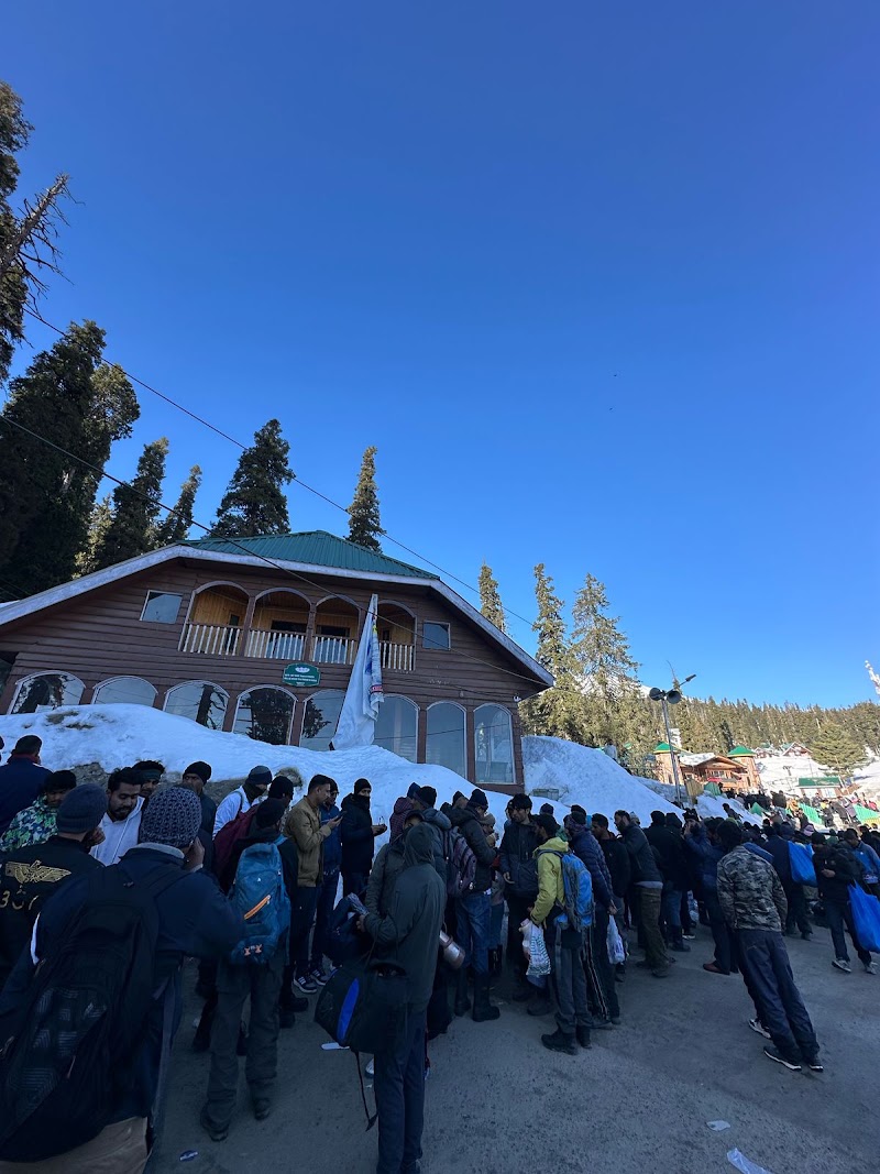 Gulmarg Tours - Gulmarg Tours Golf View Hut, Green Heights, near Hotel Kolahoi, Gulmarg, 193403