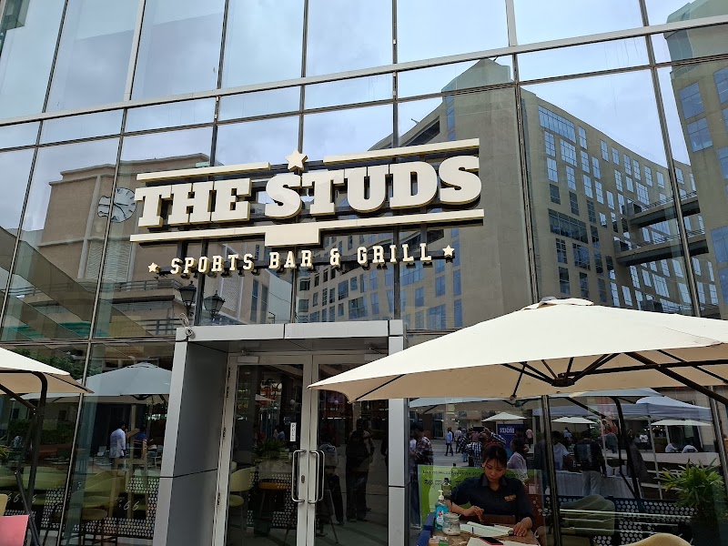 The Studs Sports Bar: Taproom & All Day Diner ETV - The Studs Sports Bar: Taproom & All Day Diner ETV Unit 3 & 4, BLOCK-E, Embassy TechVillage, GF, Outer Ring Rd, Devarabisanahalli, Kadubeesanahalli, Bengaluru, Karnataka 560103, India