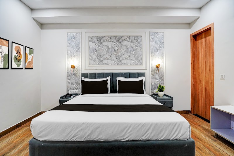 Townhouse Oak by OYO Sector 18 Metro Station Formerly Raasha Inn - Townhouse Oak by OYO Sector 18 Metro Station Formerly Raasha Inn PLOT NO 358, A Block, Pocket A, Sector 19, Noida, Uttar Pradesh 201301, India