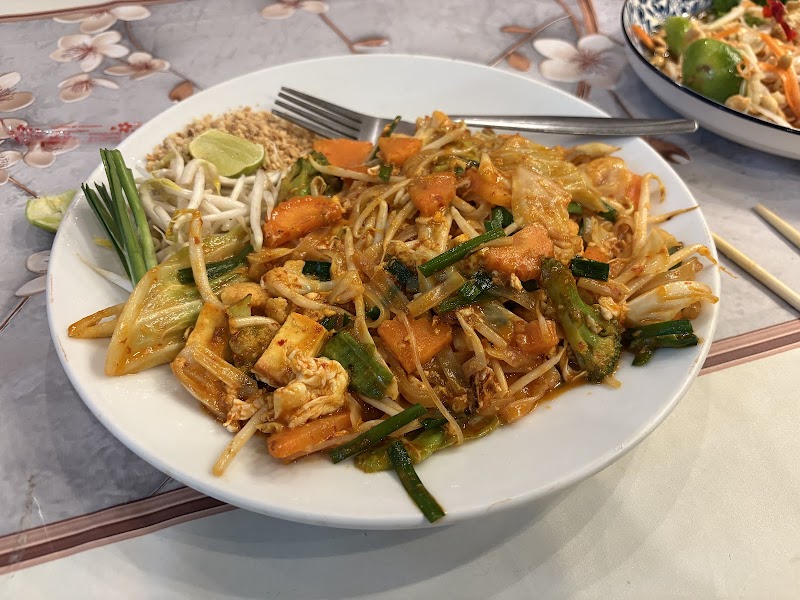Try Me Thai & Vegetarian Restaurant - Try Me Thai & Vegetarian Restaurant No 170, Soi Samsen 4, Khwaeng Ban Phan Thom, Subdistrict, Krung Thep Maha Nakhon 10200, Thailand