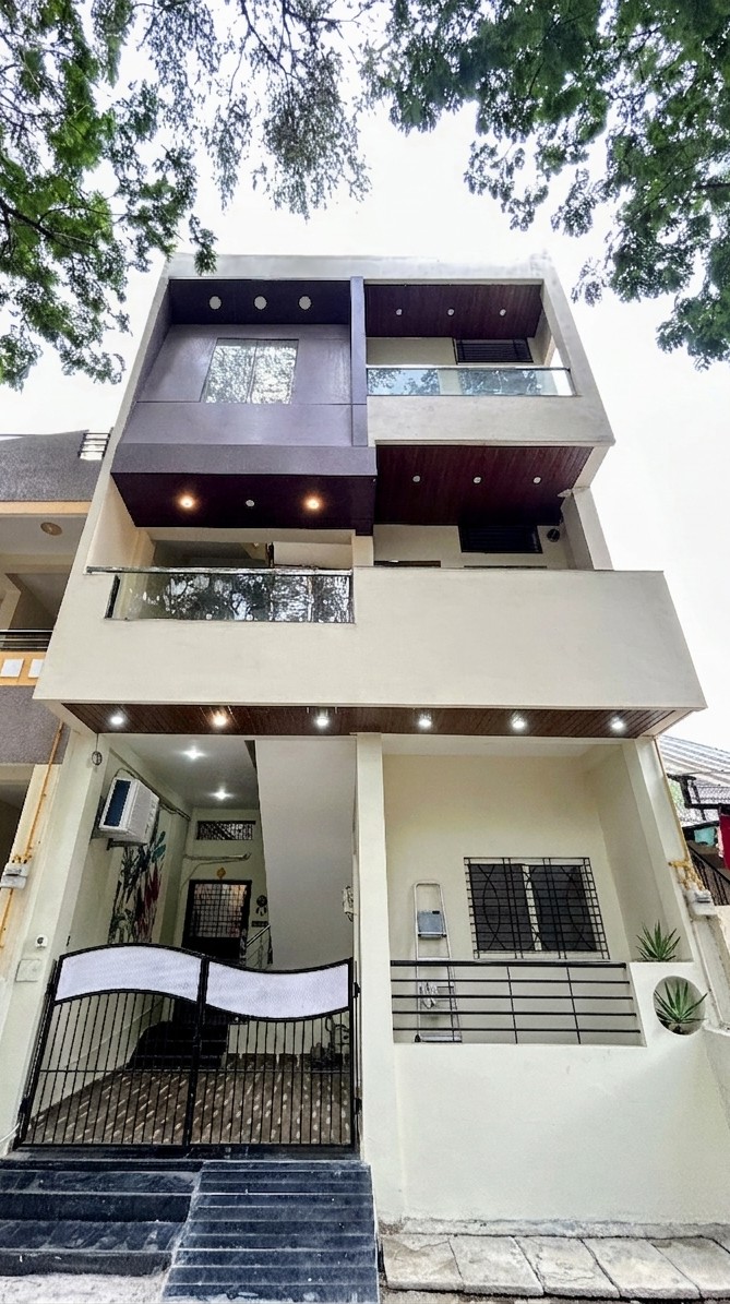 JinAagam Homestay near Mahakal, Ground floor 2 BHK Spacious Home