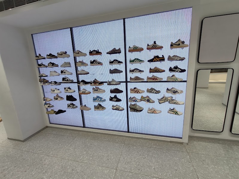 Stylish Icon - Stylish Icon 1st floor, above KYMA &, next to Volkswagen showroom, Sector 62, Gurugram, Haryana 122098, India