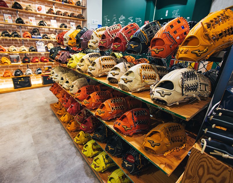 MIZUNO TOKYO - MIZUNO TOKYO 3-chōme-1 Kanda Ogawamachi, Chiyoda City, Tokyo 101-0052, Japan