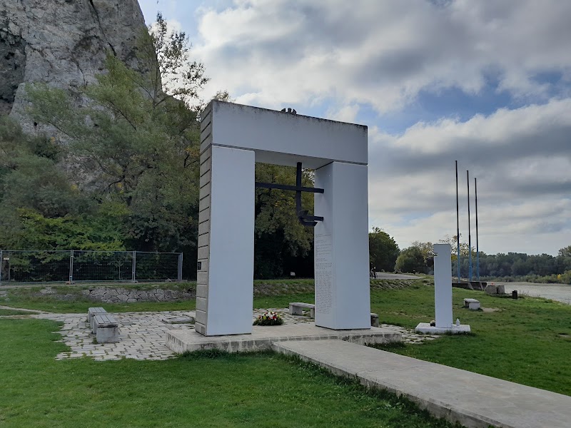 Gate of Freedom Memorial - Gate of Freedom Memorial, 841 10 Bratislava-Devín, Slovakia
