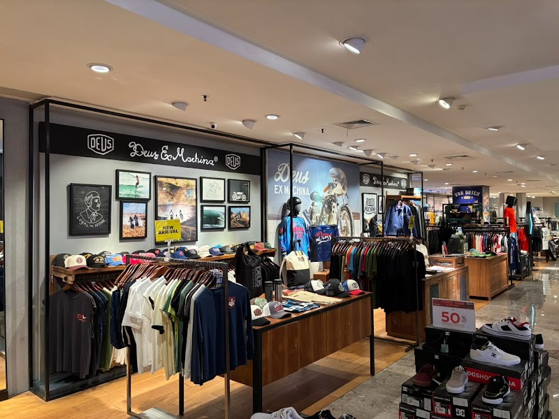 Deus Ex Machina - Tunjungan Plaza 4 SOGO - Deus Ex Machina - Tunjungan Plaza 4 SOGO, 3rd floor, Tunjungan Plaza 4, Jawa Timur, Jl. Embong Malang No.7 - 21 Lantai Lg-5, Kedungdoro, Kec. Tegalsari, Surabaya, Jawa Timur 60261, Indonesia
