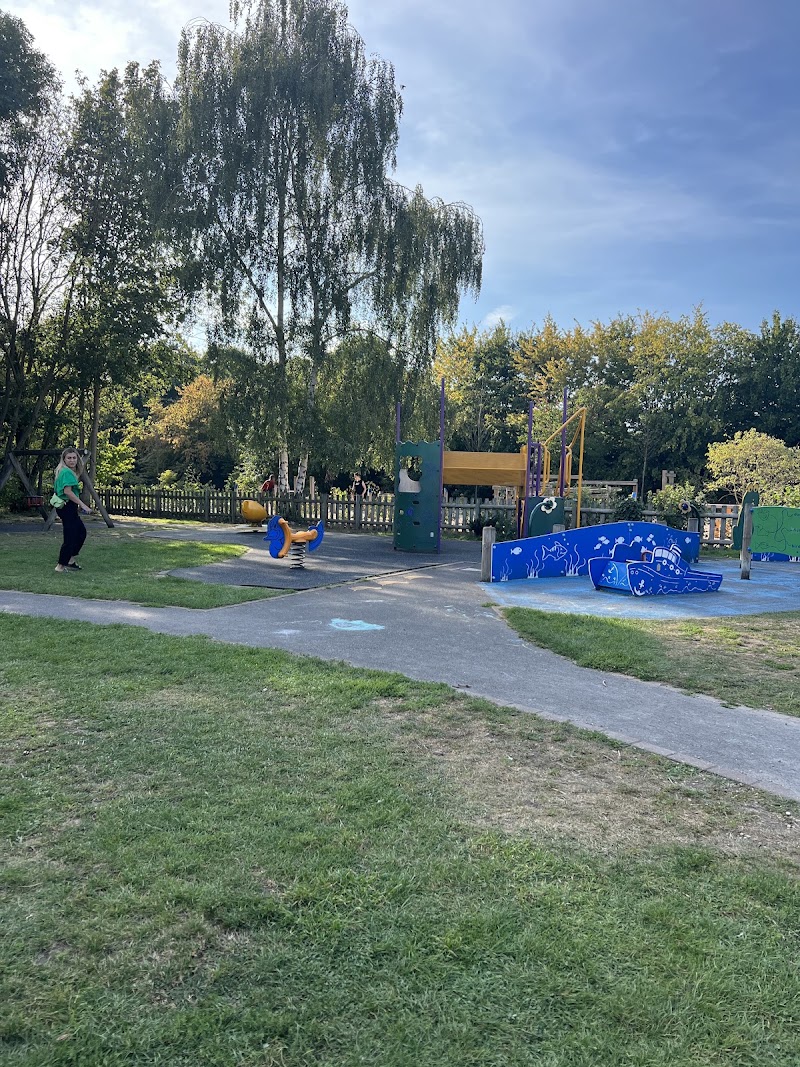 Boston Manor Park playground - Boston Manor Park playground Unnamed Road, Brentford TW8 9JU, UK