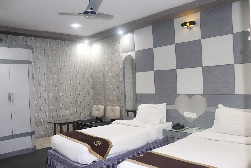 Hotel Grand Corporate - Hotel Grand Corporate Pillar No 41, Bailey Rd, opposite Paras HMRI Hospital, Samanpura, Raja Bazar, Khajpura, Patna, Bihar 800014, India