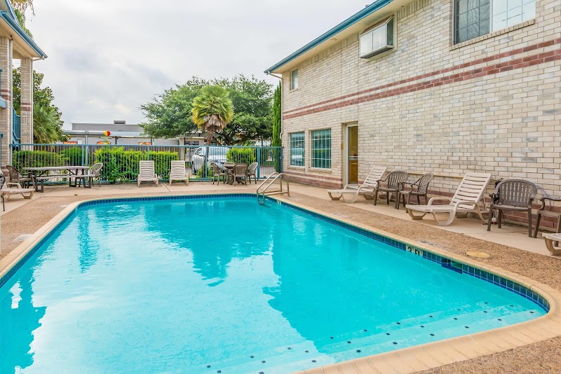Days Inn by Wyndham San Antonio Southeast/Frost Bank Center