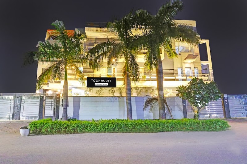 Super Townhouse by OYO Sector 49 Sohna Road - Super Townhouse by OYO Sector 49 Sohna Road S-167, Block S, Uppal Southend, Sector 49, Gurugram, Haryana 122018, India