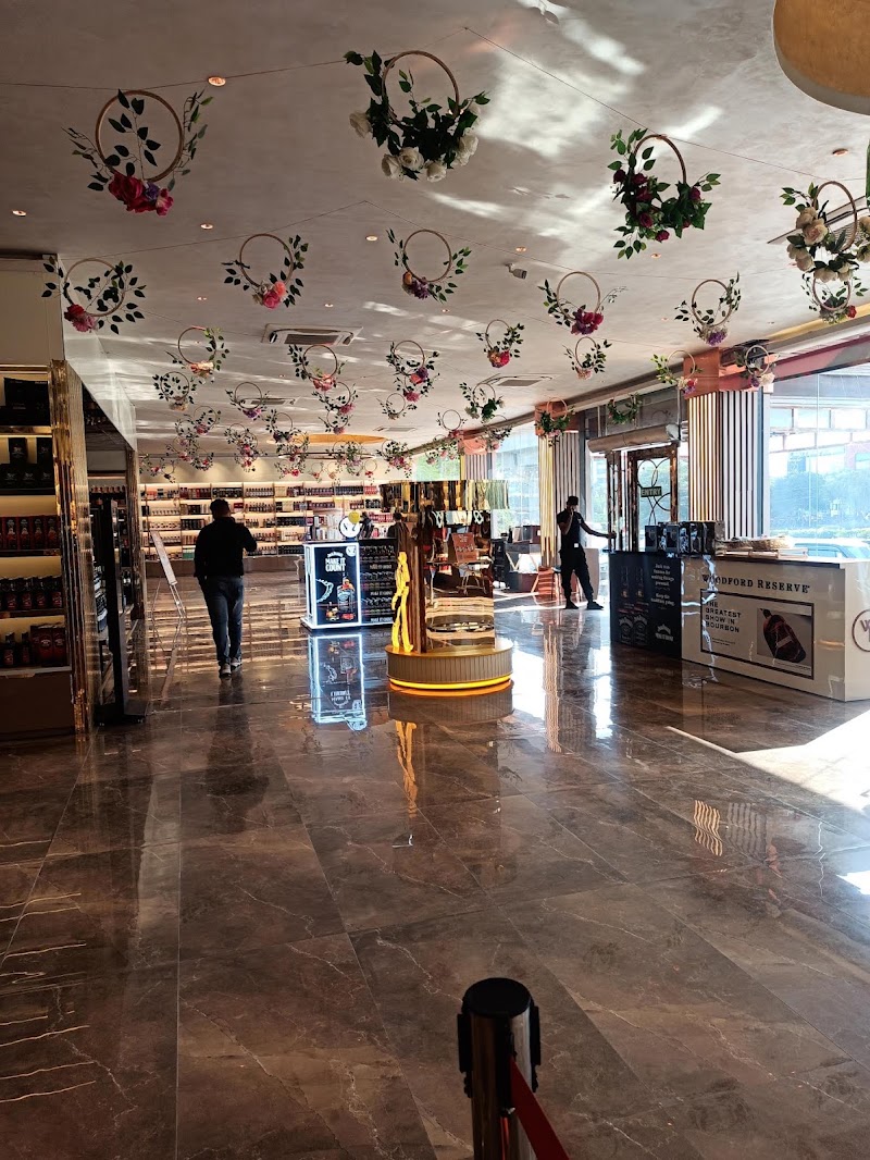 Central Plaza Mall - Central Plaza Mall 2, गोल्फ कोर्स मार्ग, Parsvnath Exotica, DLF Phase 5, Sector 42, Gurugram, Haryana 122011, India