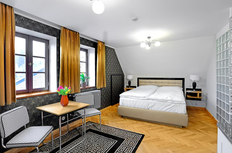 Authentic Apartments - Authentic Apartments, nám. Svornosti 8, Vnitřní Město vchod z postranní ulice 381 01, 1 Český Krumlov 1, Czechia