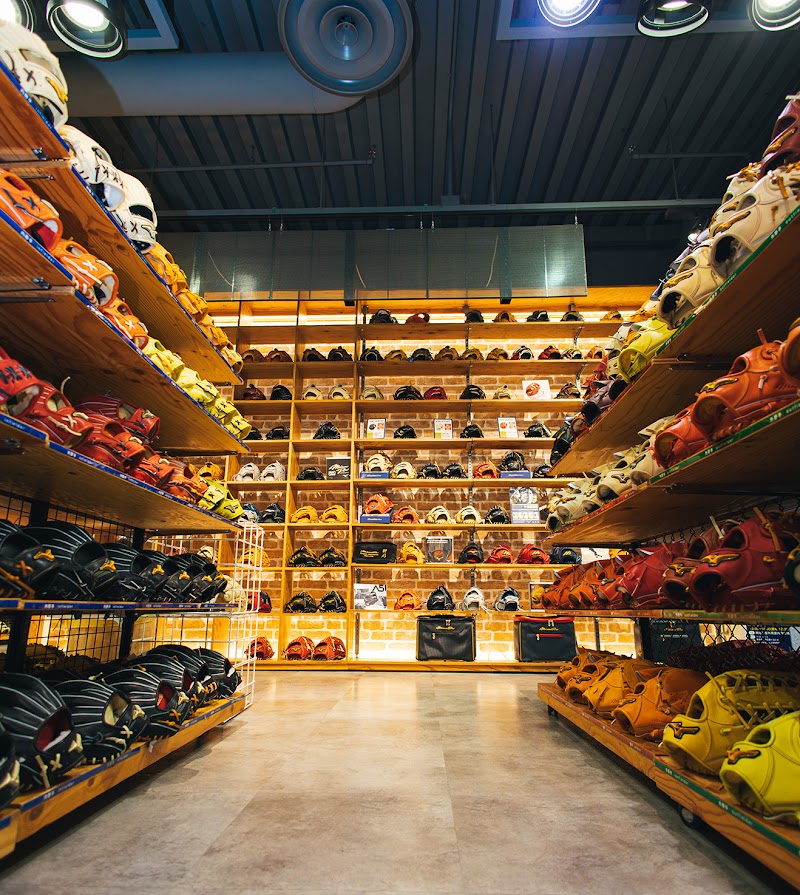 MIZUNO TOKYO - MIZUNO TOKYO 3-chōme-1 Kanda Ogawamachi, Chiyoda City, Tokyo 101-0052, Japan