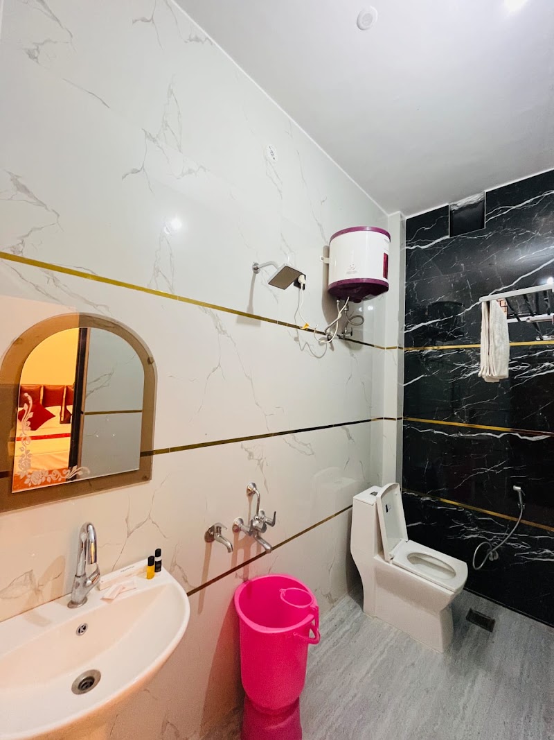 HOTEL VIJAY PALACE - HOTEL VIJAY PALACE, 21/4/2A, Sapt Sagar Colony, Tulsi Nagar, Ayodhya, Uttar Pradesh 224123, India