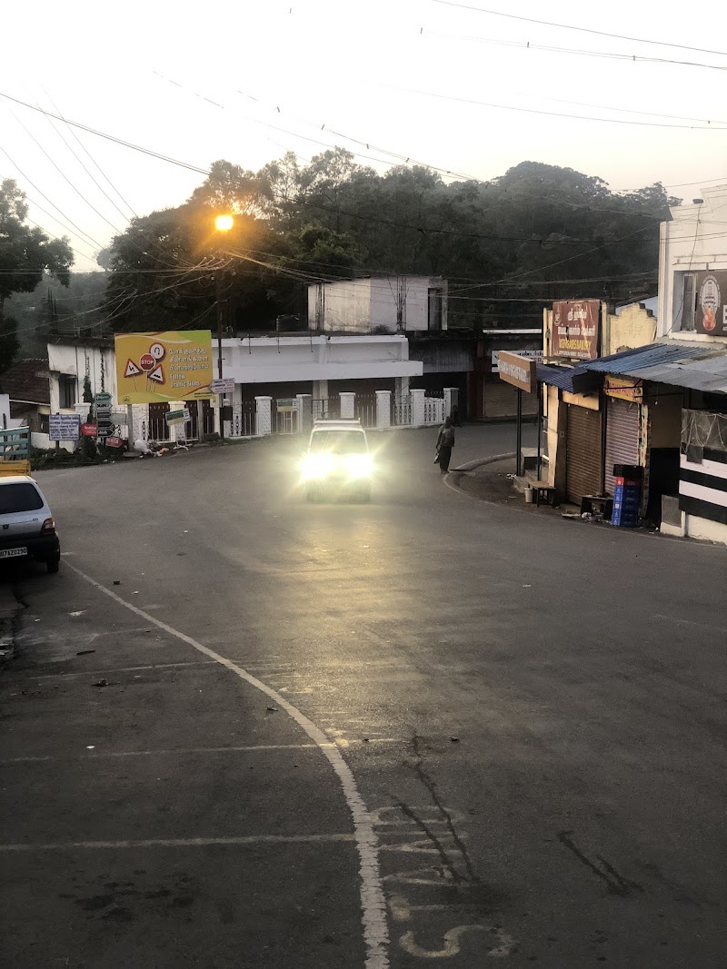 Bedford circle - Bedford circle, 9R22+2WC, No 15, Bedford Circle, opp. Indus Ind Bank, Alwarpet, Coonoor, Tamil Nadu 643101, India