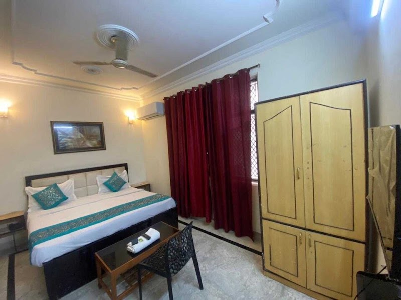 Hotel O by OYO DIAMOND TREE SECTOR 49 NOIDA NEAR PRAYAG HOSPITAL - Hotel O by OYO DIAMOND TREE SECTOR 49 NOIDA NEAR PRAYAG HOSPITAL A-5, Noida, D Block, Baraula, Sector 49, Noida, Uttar Pradesh 201304, India