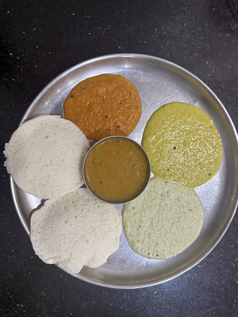 New Madras Vegeterian Restaurant - New Madras Vegeterian Restaurant 7898+M32 - Al Rigga - Dubai - United Arab Emirates