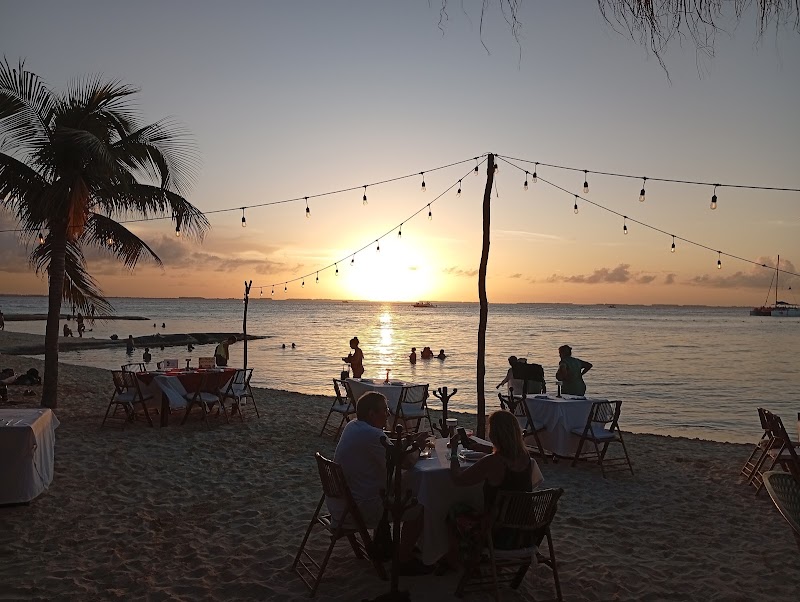 Mayan Beach Club - Mayan Beach Club Av Rueda Medina 78, Centro - Supmza. 001, 77400 Isla Mujeres, Q.R., Mexico